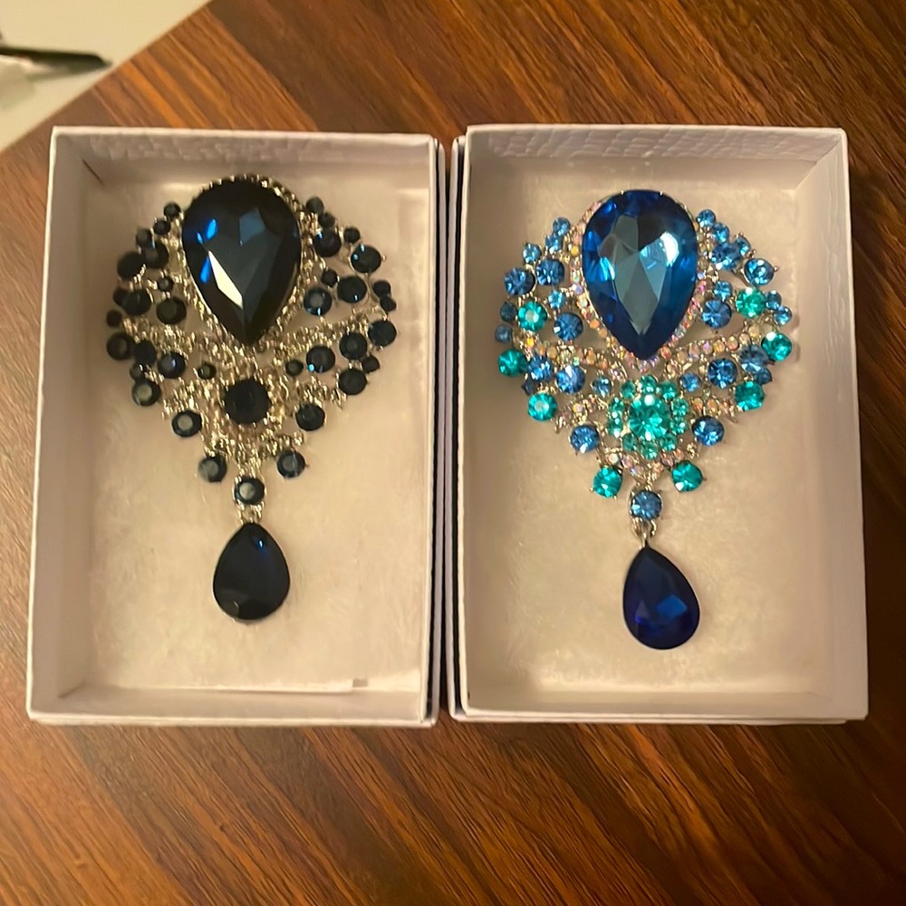 Brooch bundle